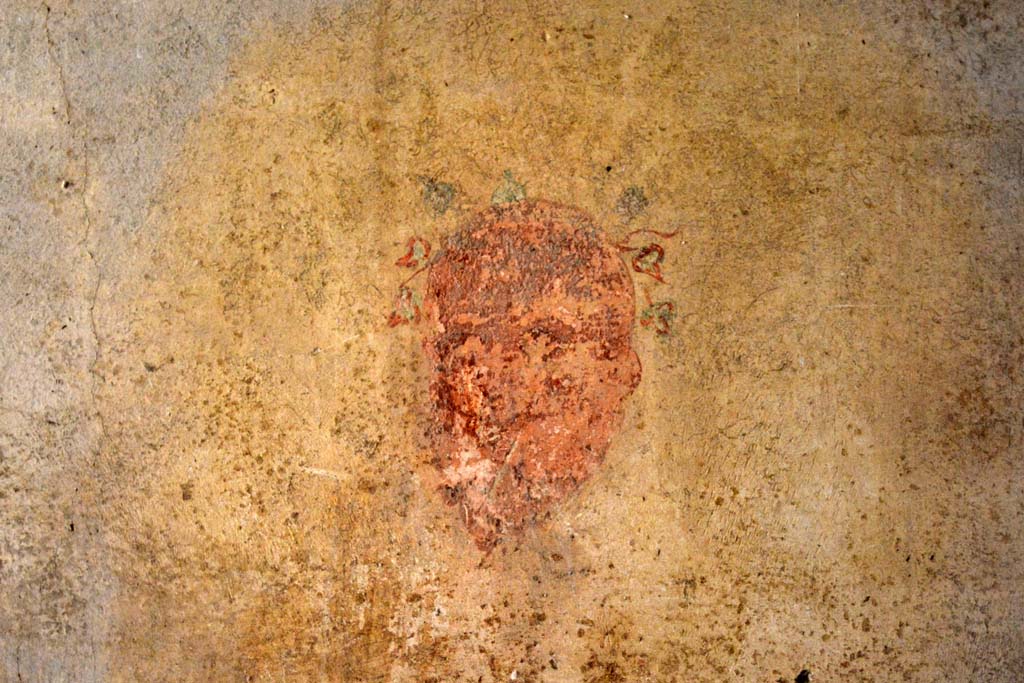 IX.5.6 Pompeii. May 2017. 
Room k’, west wall in centre, mask of a bald Silenus on a white background, with garland of ivy, and a pointed beard.
Foto Christian Beck, ERC Grant 681269 DÉCOR.