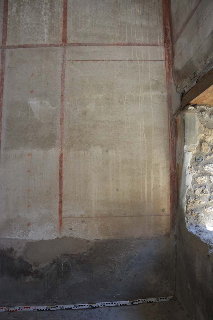IX.5.6 Pompeii. May 2017. Room k’, east wall in south-east corner, or room l (L). 
Foto Christian Beck, ERC Grant 681269 DÉCOR.