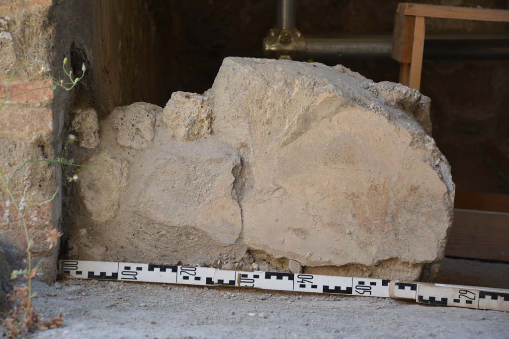 IX.5.6 Pompeii. May 2017. Room l (L), detail of feature on west side of doorway to steps. 
Foto Christian Beck, ERC Grant 681269 DÉCOR.