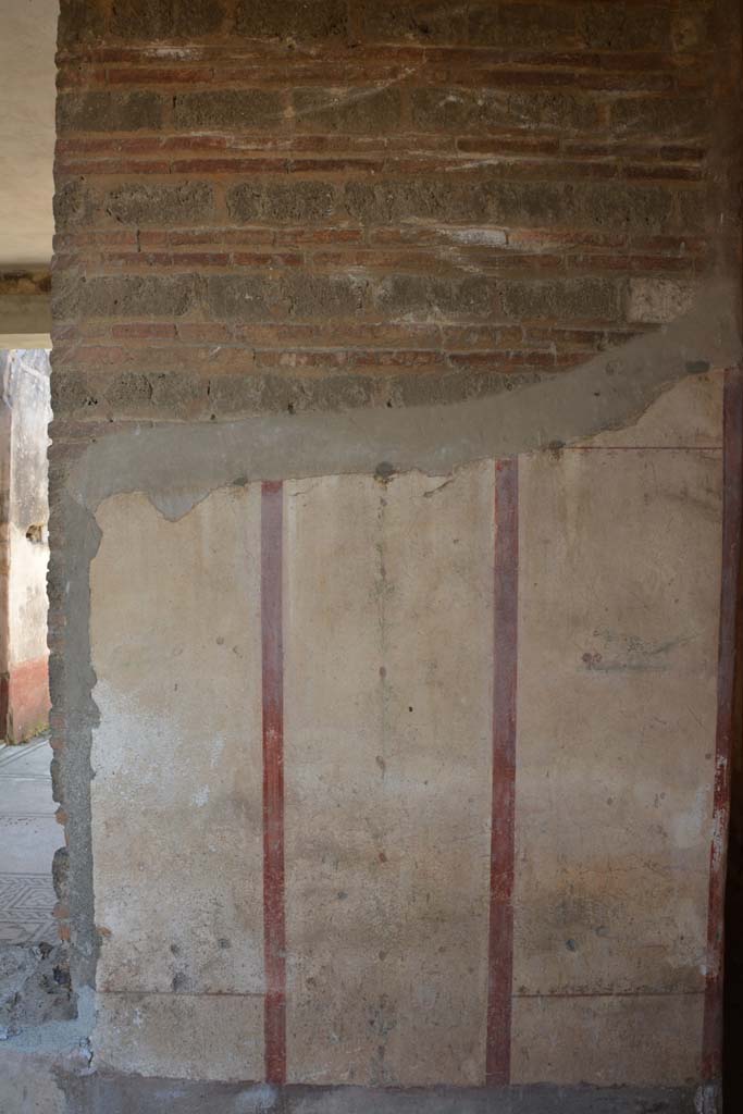 IX.5.6 Pompeii. May 2017. 
Room l (L), north wall at east end, with window into tablinum, on left. 
Foto Christian Beck, ERC Grant 681269 DÉCOR.