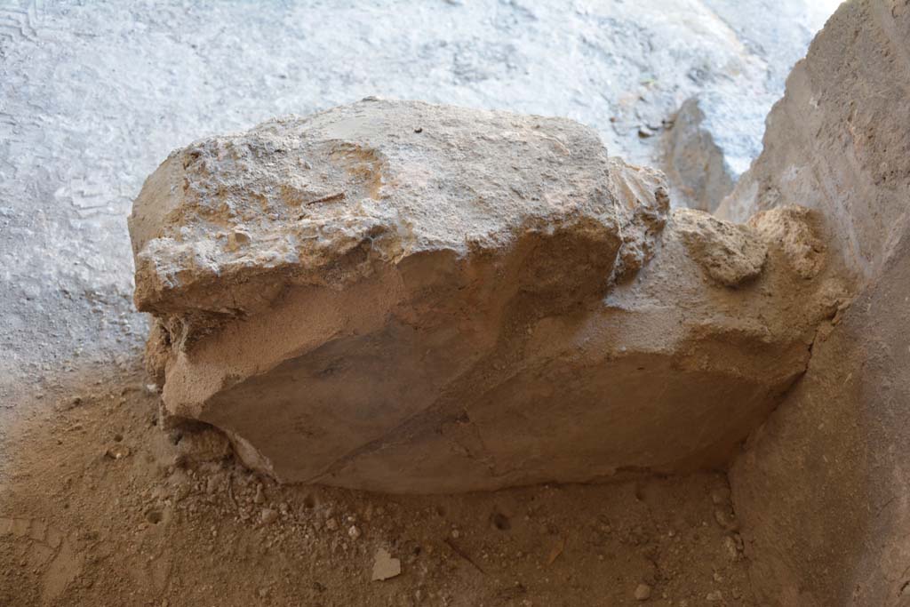 IX.5.6 Pompeii. May 2017. Room m, south side, looking east towards feature, on west side of doorway to steps. 
Foto Christian Beck, ERC Grant 681269 DÉCOR.