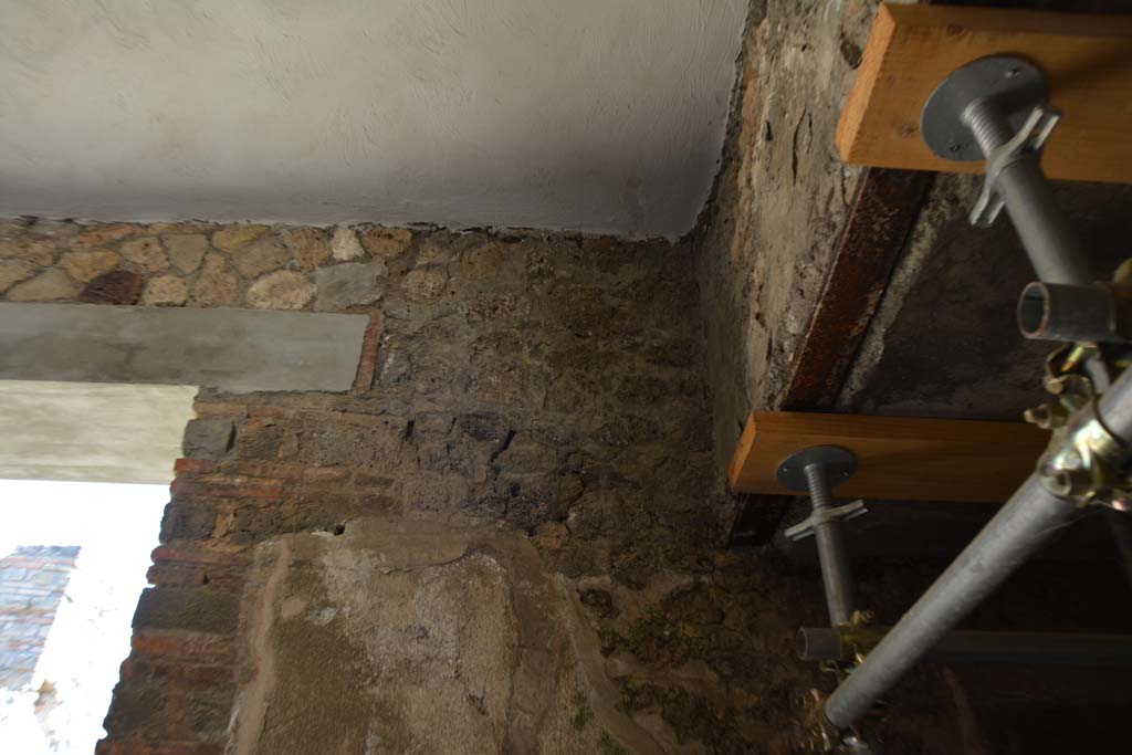 IX.5.6 Pompeii. May 2017. Room m, upper south wall at east end near doorway to steps, on left. 
Foto Christian Beck, ERC Grant 681269 DÉCOR.