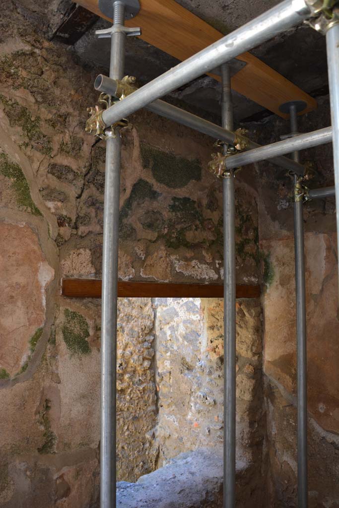 IX.5.6 Pompeii. May 2017. Room m, looking towards window in south wall in south-west corner.  
Foto Christian Beck, ERC Grant 681269 DÉCOR.