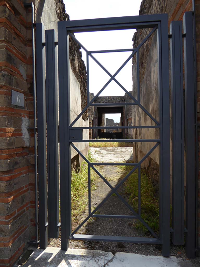 IX.5.6 Pompeii. September 2015. Entrance doorway.
Foto Annette Haug, ERC Grant 681269 DÉCOR