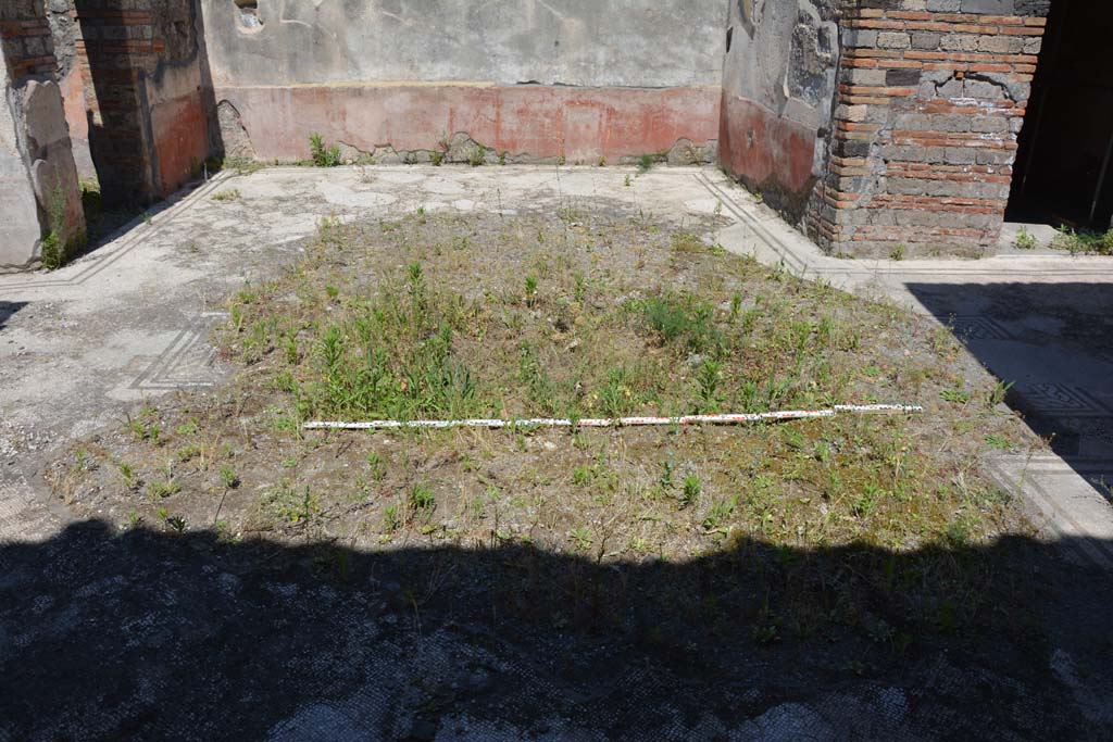 IX.5.6 Pompeii. May 2017. Atrium c, looking east across impluvium. 
Foto Christian Beck, ERC Grant 681269 DÉCOR.