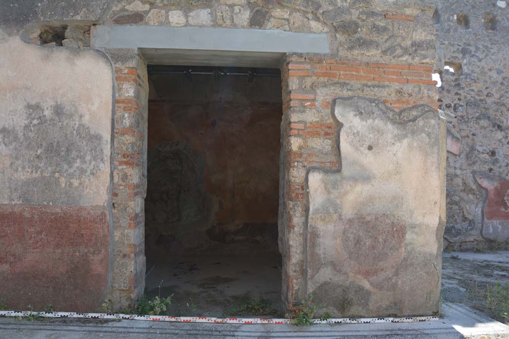 IX.5.6 Pompeii. May 2017. Area c’, looking towards west side and doorway to room h.
Foto Christian Beck, ERC Grant 681269 DÉCOR.