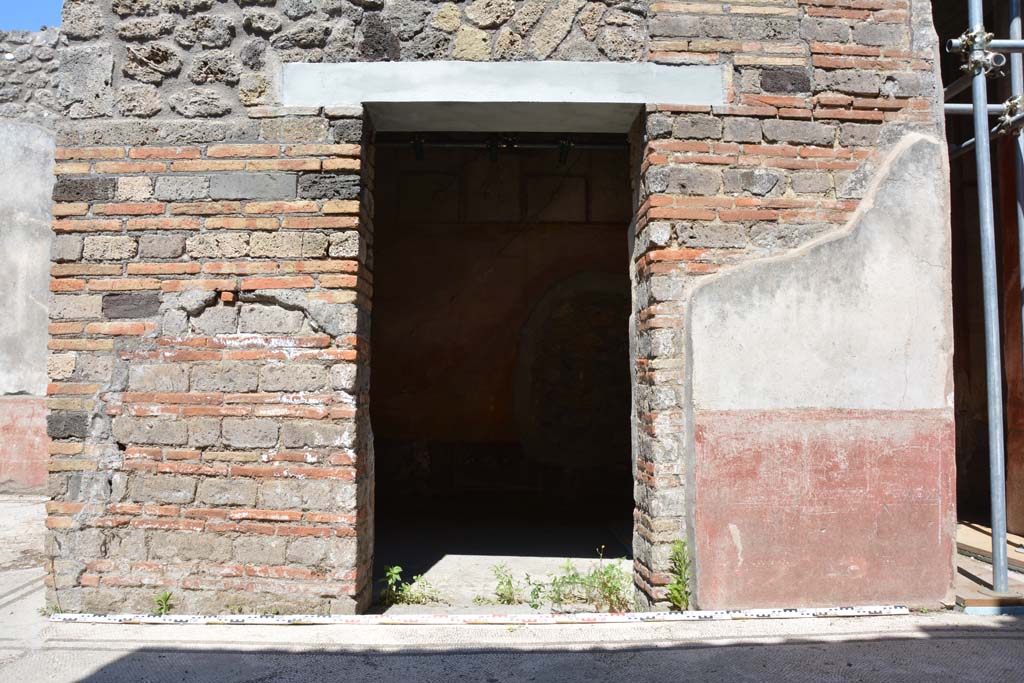 IX.5.6 Pompeii. May 2017. Area c’, looking east towards doorway to room g
Foto Christian Beck, ERC Grant 681269 DÉCOR.