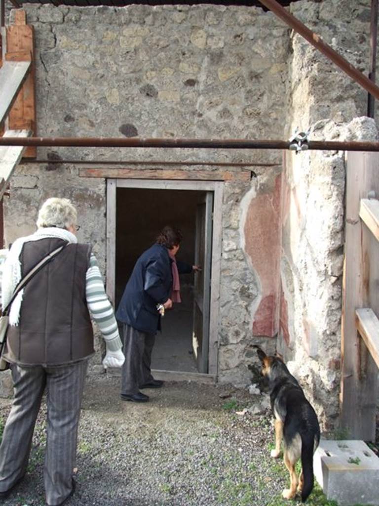 IX.5.9 Pompeii. December 2007.  Doorway to Room 8.