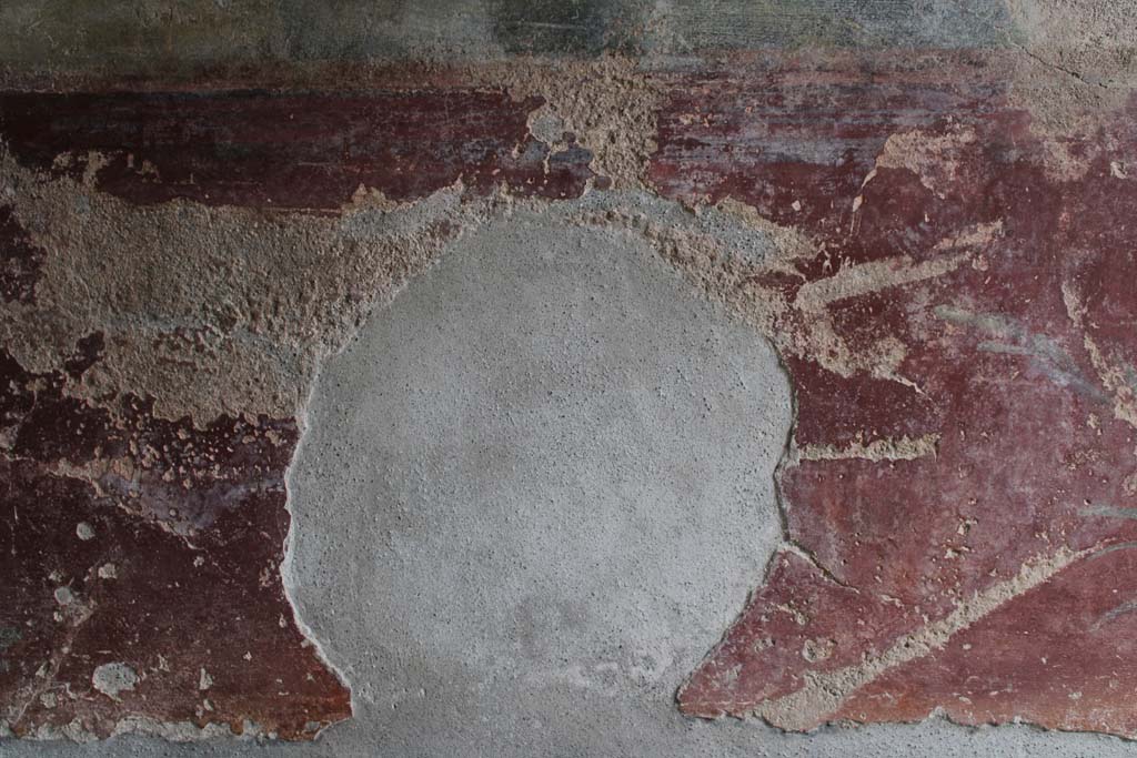 IX.5.9 Pompeii. May 2019. Room l (L), zoccolo on lower north wall at west end, continuation.  
Foto Christian Beck, ERC Grant 681269 DÉCOR.