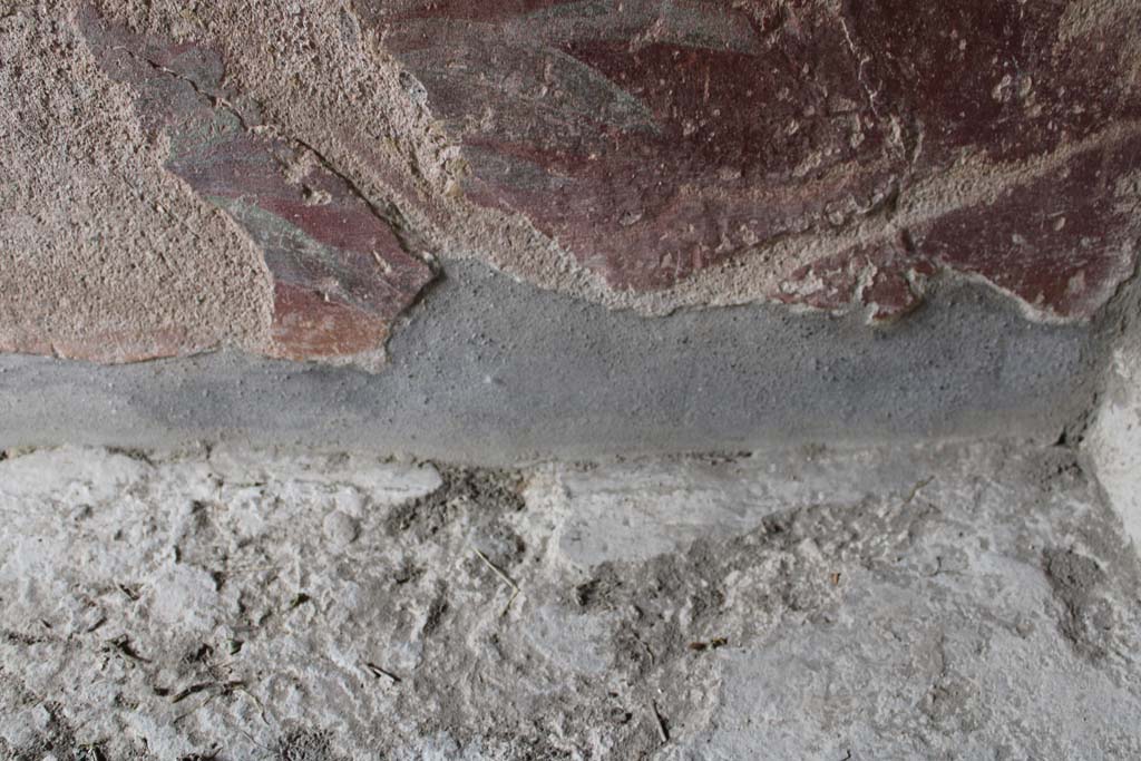 IX.5.9 Pompeii. May 2019. Room “l (L)”, floor and zoccolo near south wall in south-west corner.  
Foto Christian Beck, ERC Grant 681269 DÉCOR.