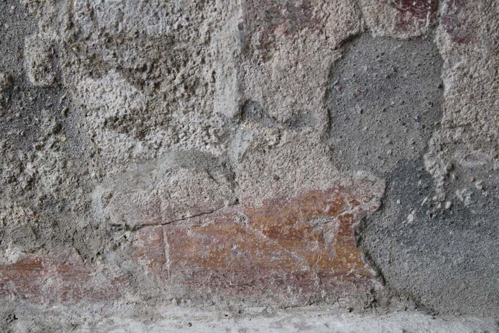 IX.5.9 Pompeii. May 2019. Room “l (L)”, detail from lower zoccolo under window in south wall, at floor level.   
Foto Christian Beck, ERC Grant 681269 DÉCOR.