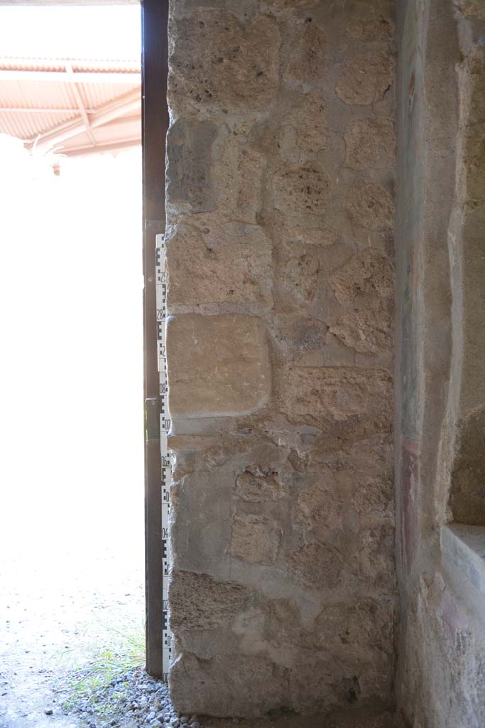 IX.5.9 Pompeii. May 2017. Room “l (L)”, east wall in south-eats corner. 
Foto Christian Beck, ERC Grant 681269 DÉCOR.