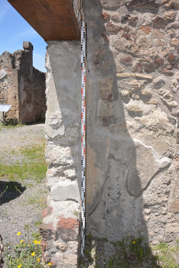 IX.5.9 Pompeii. May 2017. Room “m”, looking towards north side of doorway in north-west corner.
Foto Christian Beck, ERC Grant 681269 DÉCOR.