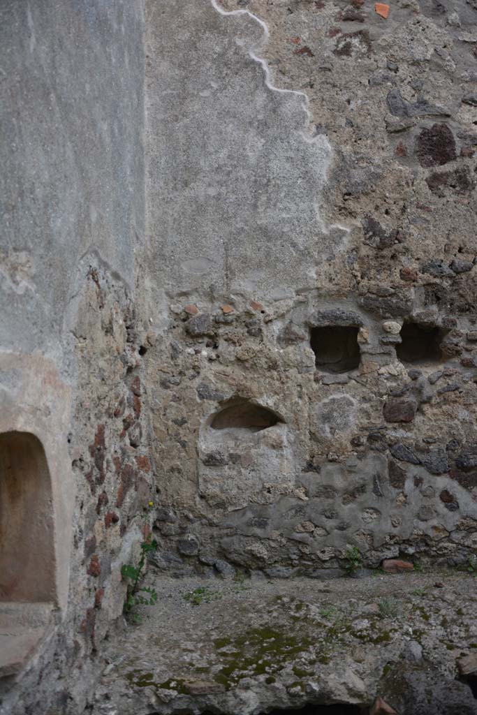 IX.5.9 Pompeii. March 2017. Room n, detail from north-east corner above hearth. 
Foto Christian Beck, ERC Grant 681269 DÉCOR.