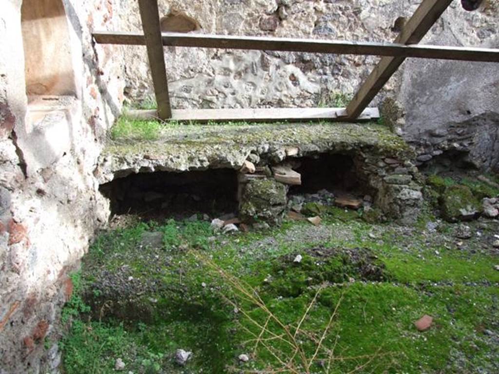 IX.5.9 Pompeii. December 2007. Room “n”, kitchen. North-east corner with hearth.
