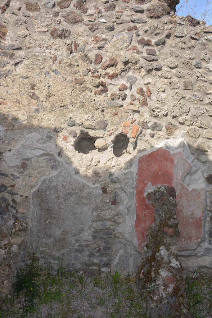 IX.5.9 Pompeii. May 2017. 
Room “n”, latrine, on left, at south end of hearth against east wall.
Foto Christian Beck, ERC Grant 681269 DÉCOR.