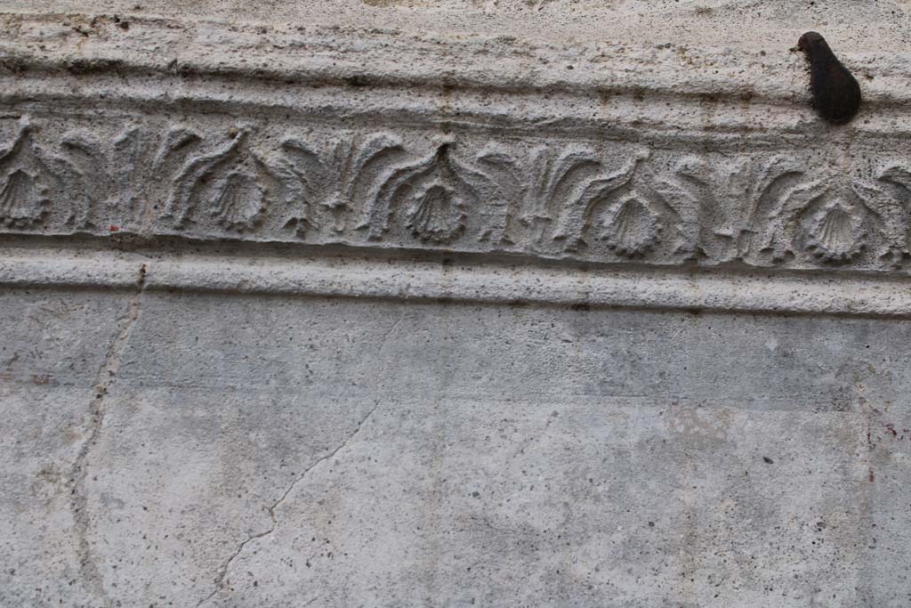 IX.5.9 Pompeii. May 2019. Room p, stucco cornice and remaining decoration at top of south wall.  
Foto Christian Beck, ERC Grant 681269 DÉCOR