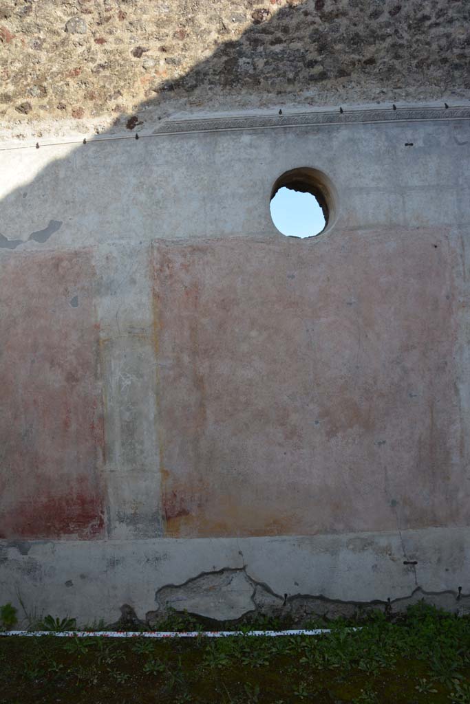 IX.5.9 Pompeii. May 2017. Room “p”, centre of south wall.
Foto Christian Beck, ERC Grant 681269 DÉCOR.