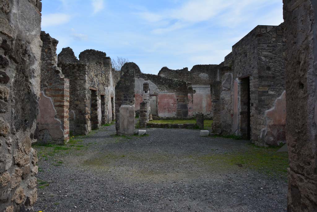 IX.5.9 Pompeii. March 2017. Room “b”, looking south across atrium from entrance corridor.
Foto Christian Beck, ERC Grant 681269 DÉCOR.
