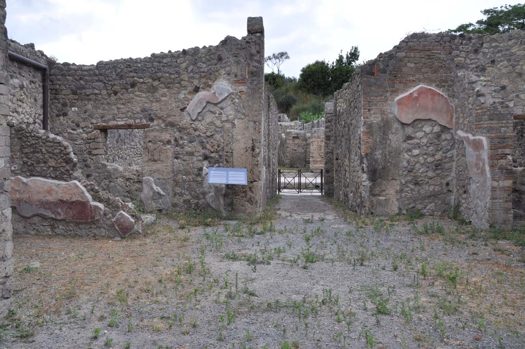IX.5.9 Pompeii. July 2017. Room “b”, looking towards north side of atrium.
Foto Annette Haug, ERC Grant 681269 DÉCOR