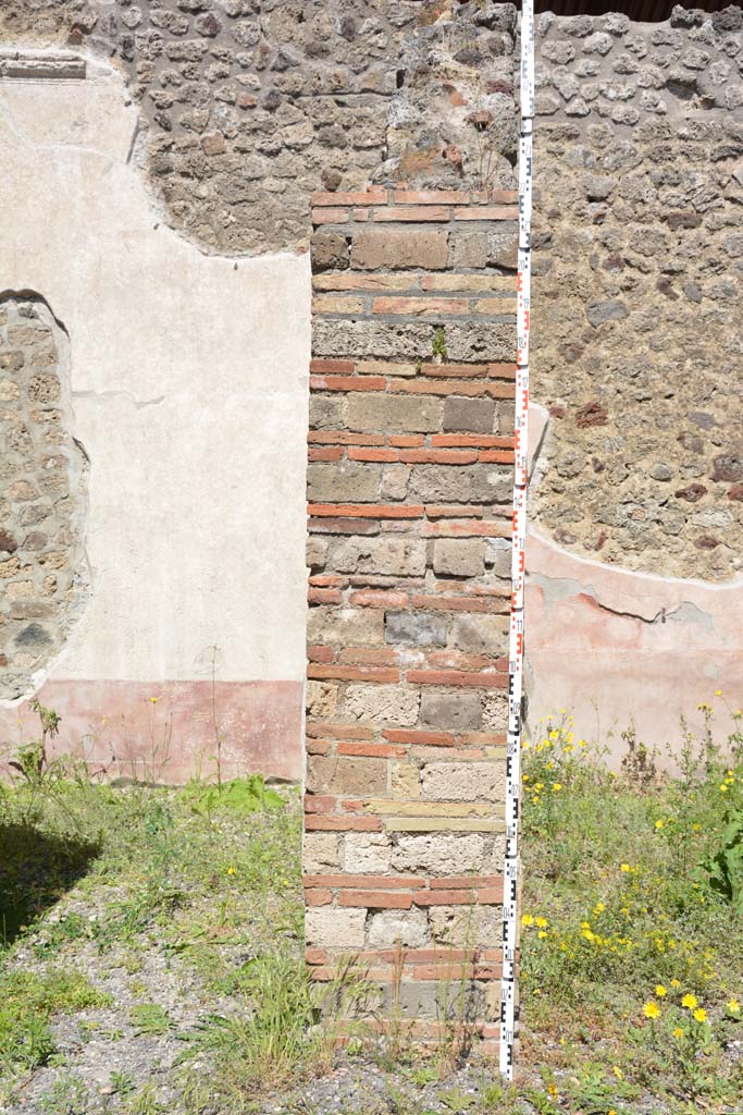IX.5.9 Pompeii. May 2017. 
Room “b”, looking east across atrium towards pilaster between room “f” and “g”.
Foto Christian Beck, ERC Grant 681269 DÉCOR.