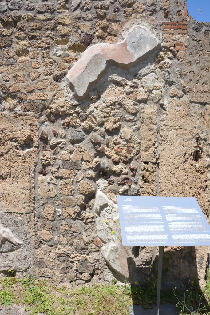 IX.5.9 Pompeii. May 2017. Room “b”, looking towards remaining plaster on north wall of atrium.
Foto Christian Beck, ERC Grant 681269 DÉCOR.