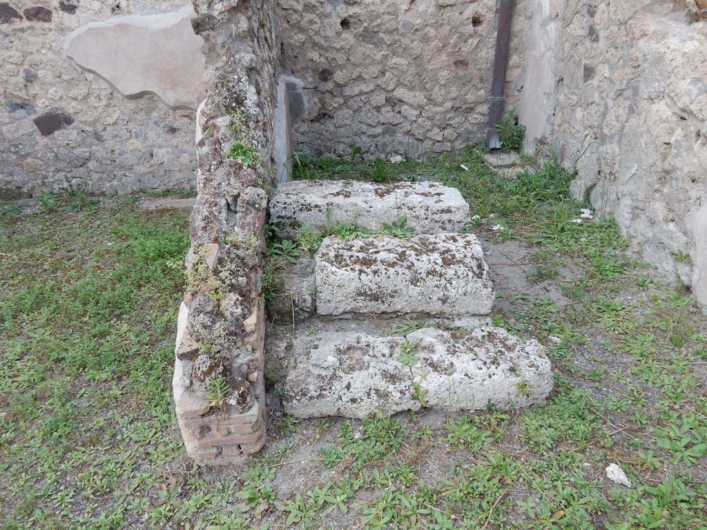 IX.5.9 Pompeii. June 2019. Room “c”, looking west to steps to upper floor. Photo courtesy of Buzz Ferebee.