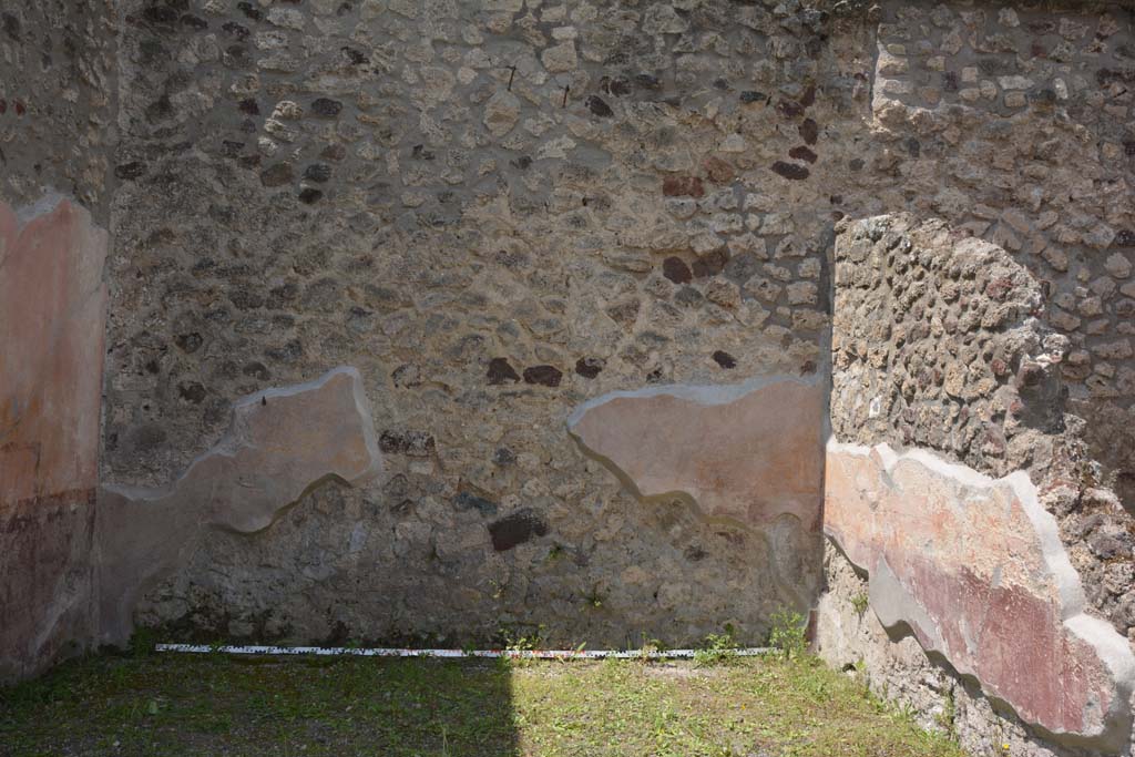 IX.5.9 Pompeii. May 2017. Room “d”, looking along north wall, on right, towards north-west corner and west wall.
Foto Christian Beck, ERC Grant 681269 DÉCOR.