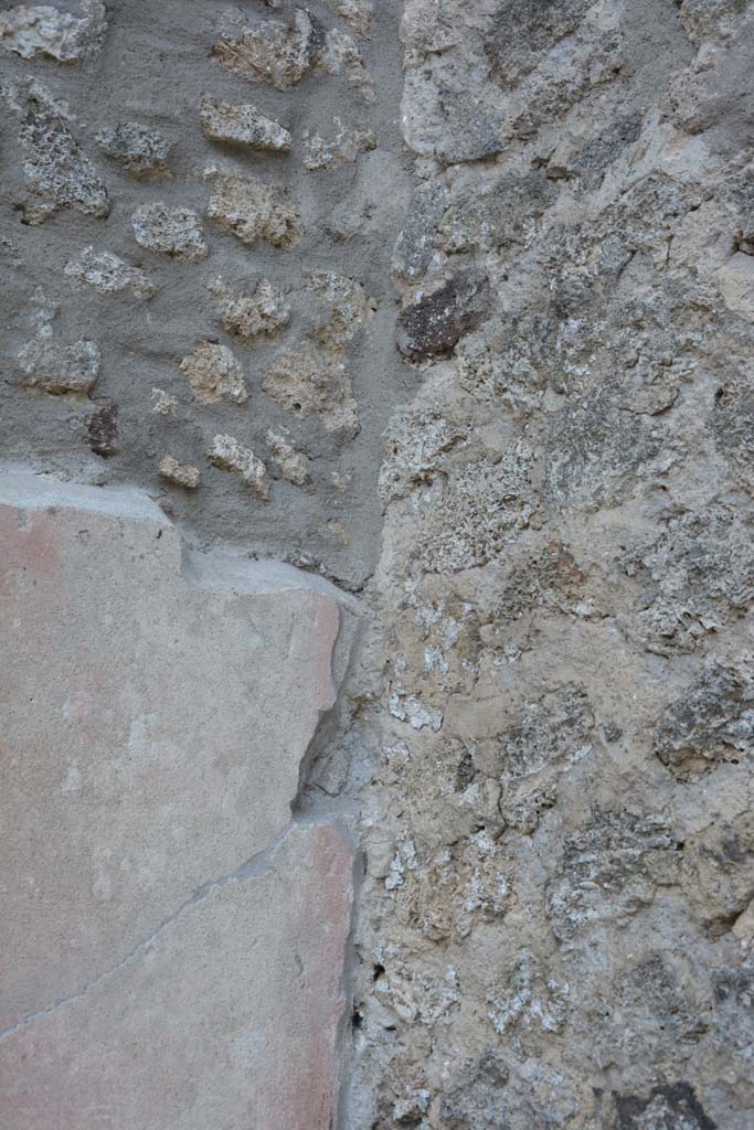 IX.5.9 Pompeii. May 2017. Room “d”, south-west corner.
Foto Christian Beck, ERC Grant 681269 DÉCOR.