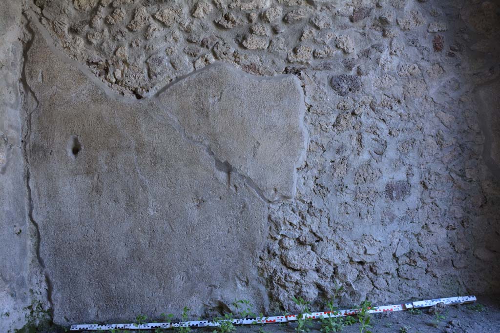 IX.5.9 Pompeii. May 2017. Room “e”, looking towards lower north wall at west end.
Foto Christian Beck, ERC Grant 681269 DÉCOR.