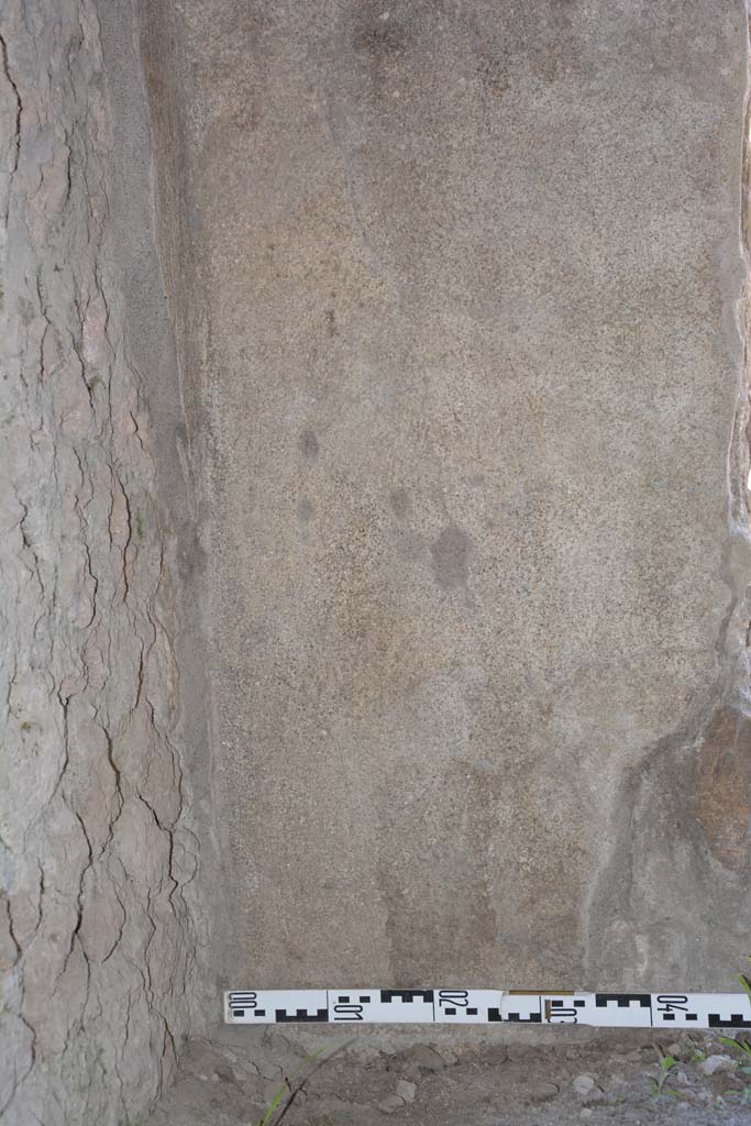 IX.5.9 Pompeii. May 2017. Room “e”, lower east wall at north end. 
Foto Christian Beck, ERC Grant 681269 DÉCOR.