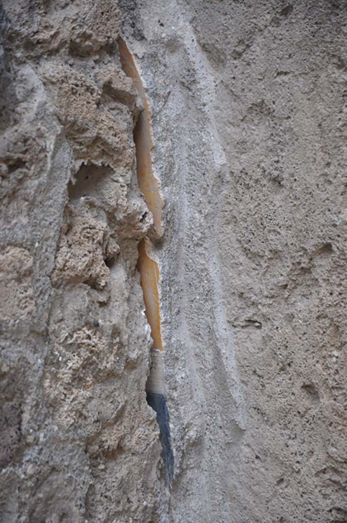 IX.5.9 Pompeii. July 2017. Room “f”, detail from lower north-west corner.
Foto Annette Haug, ERC Grant 681269 DÉCOR