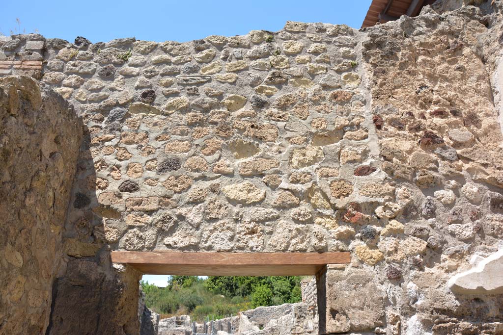 IX.5.9 Pompeii. May 2017. Room “f”, upper north wall above window.
Foto Christian Beck, ERC Grant 681269 DÉCOR.