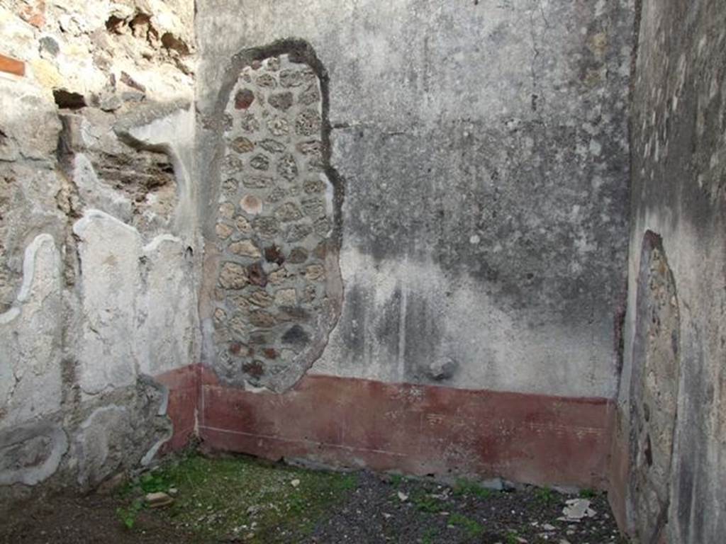 IX.5.9 Pompeii. December 2007. Room 4, looking east into the cubiculum.