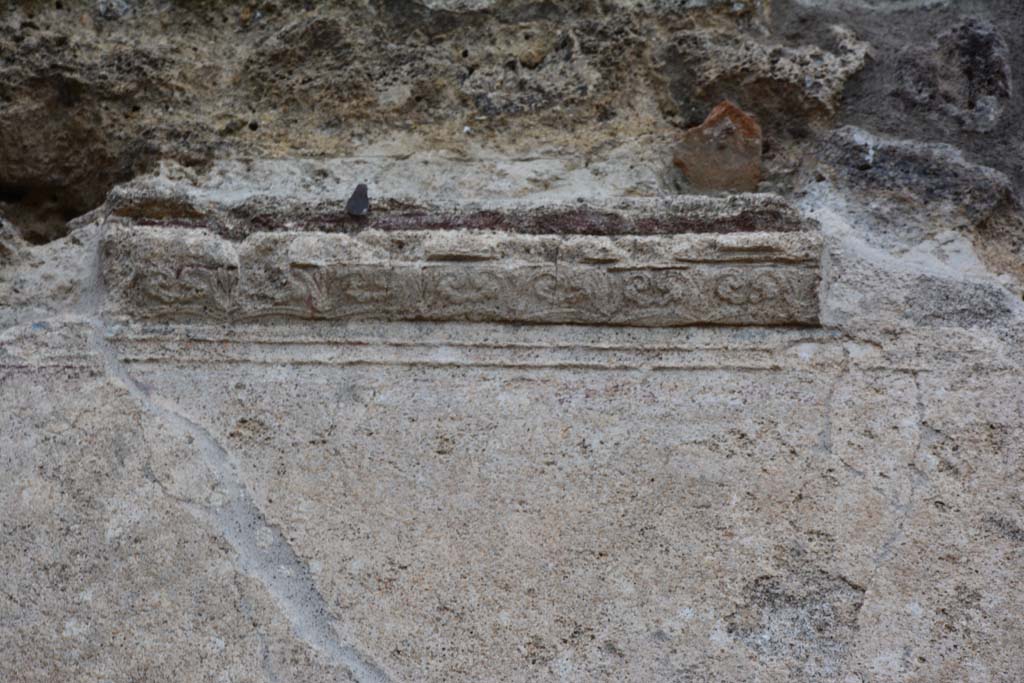 IX.5.9 Pompeii. March 2017. Room “f”, detail of stucco from upper east wall at north end.
Foto Christian Beck, ERC Grant 681269 DÉCOR.