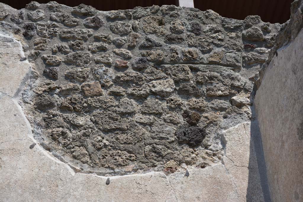 IX.5.9 Pompeii. May 2017. Room “f”, upper east wall at south end. 
Foto Christian Beck, ERC Grant 681269 DÉCOR.