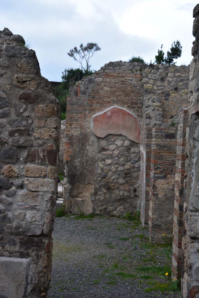 IX.5.9 Pompeii. March 2017. 
Room “g”, looking north along east side of atrium “b” from near room “g”.
Foto Christian Beck, ERC Grant 681269 DÉCOR.