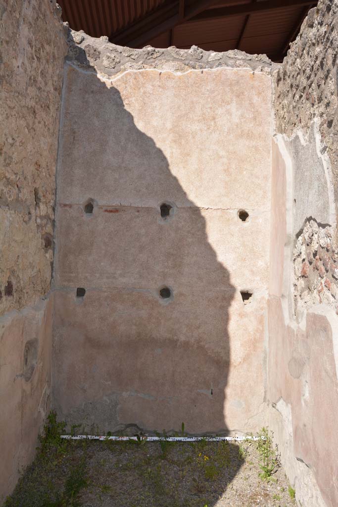 IX.5.9 Pompeii. May 2017. Room “h”, looking towards east wall.
Foto Christian Beck, ERC Grant 681269 DÉCOR.