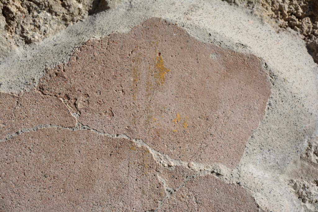 IX.5.9 Pompeii. May 2017. Room “h”, detail of remaining yellow painted decoration from lower south wall towards west end.
Foto Christian Beck, ERC Grant 681269 DÉCOR.