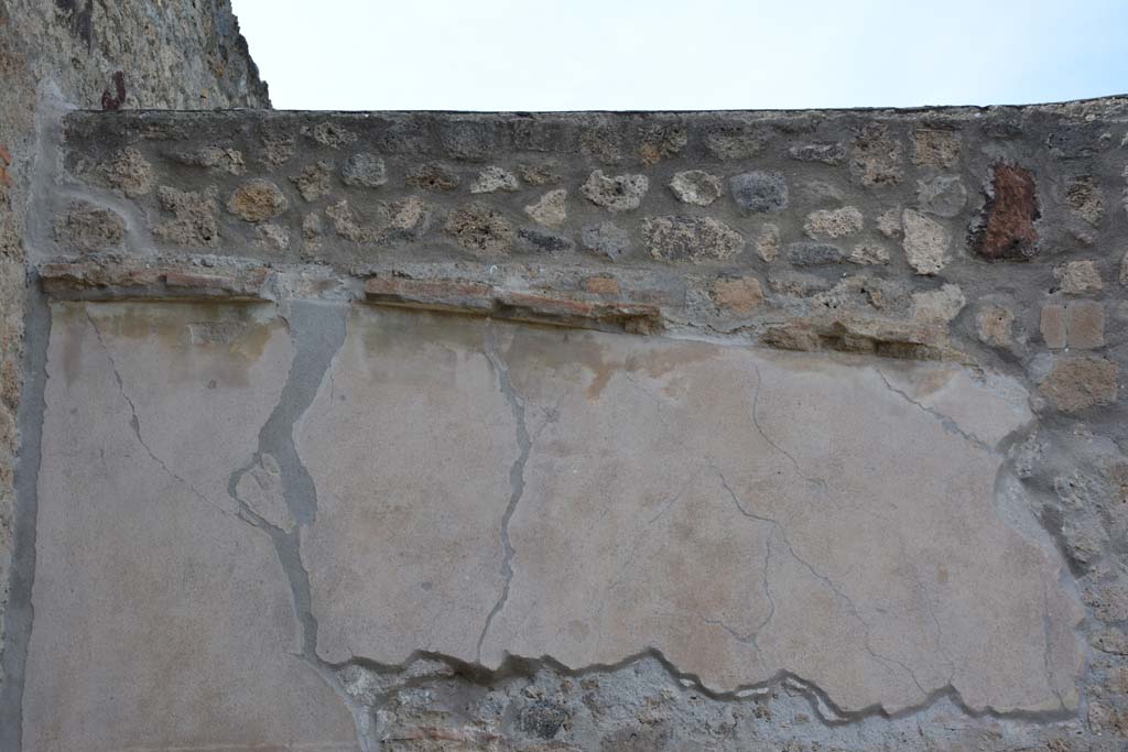 IX.5.9 Pompeii. May 2017. Room “i”, detail of upper north wall above window into room “l (L)”.
Foto Christian Beck, ERC Grant 681269 DÉCOR.