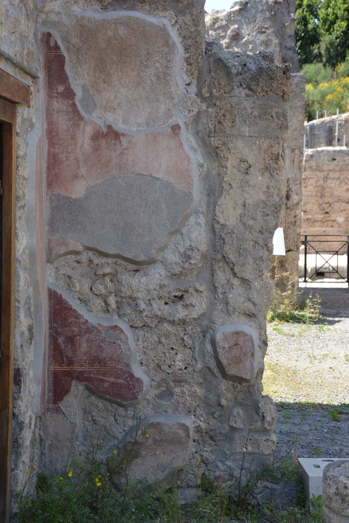 IX.5.9 Pompeii. May 2017. Room “i”, north wall in north-west corner of north portico.
Foto Christian Beck, ERC Grant 681269 DÉCOR.