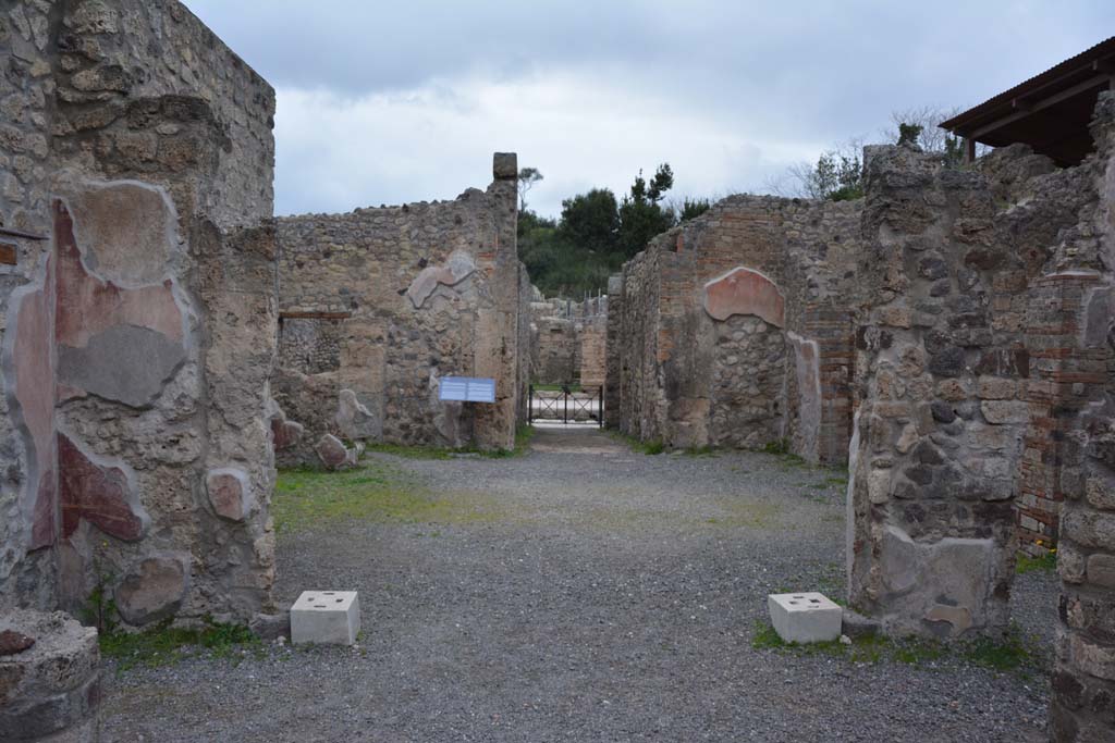 IX.5.9 Pompeii. March 2017. Room “i”, looking north towards atrium “b” and entrance doorway from north portico.
Foto Christian Beck, ERC Grant 681269 DÉCOR.