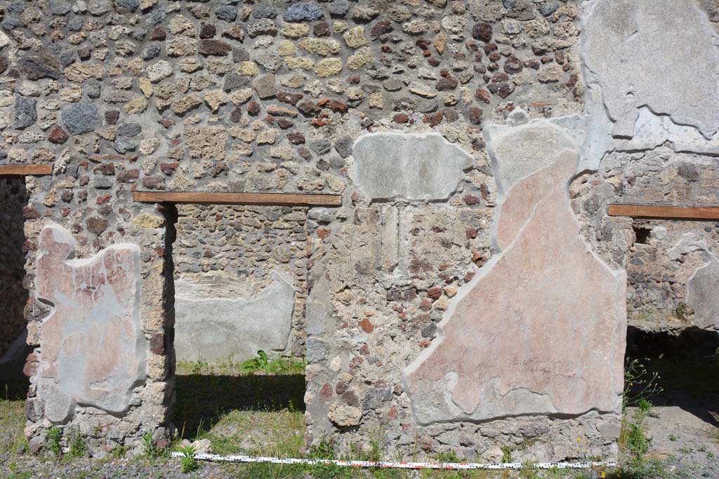IX.5.9 Pompeii. May 2017. 
Room “i”, east wall with doorway on south end of room “m”, centre left, and doorway to room “n” on right.
Foto Christian Beck, ERC Grant 681269 DÉCOR.