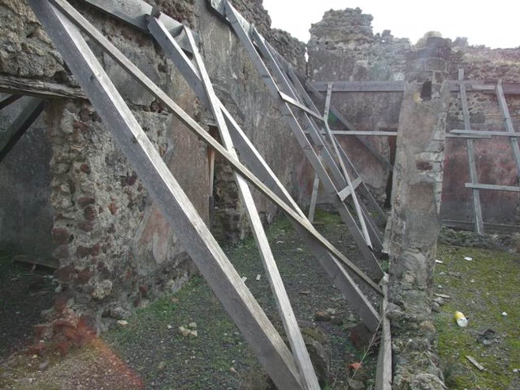 IX.5.9 Pompeii. December 2007. 
Room “i”, peristyle looking south from entrance of room “m” towards doorways to rooms “n” and “o”.