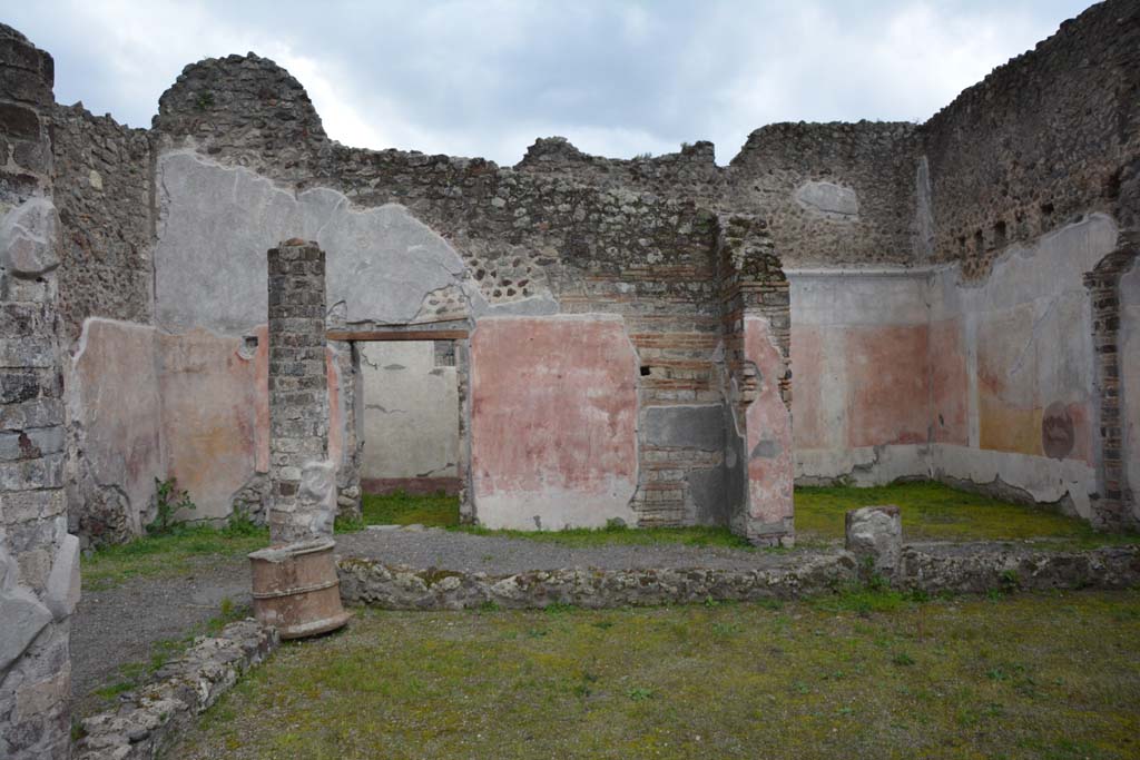 IX.5.9 Pompeii. March 2017. Room “i”, looking towards south portico with doorways to rooms “o” and “p”.
Foto Christian Beck, ERC Grant 681269 DÉCOR.