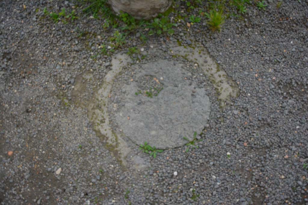 IX.5.9 Pompeii. March 2017. Room “i”, cistern-mouth in east portico.
Foto Christian Beck, ERC Grant 681269 DÉCOR.
