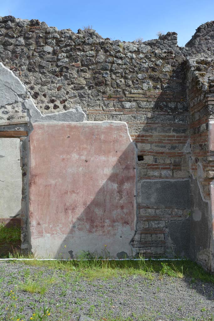 IX.5.9 Pompeii. May 2017. 
Room “i”, looking across south portico towards west side of doorway to room “o”.
Foto Christian Beck, ERC Grant 681269 DÉCOR.