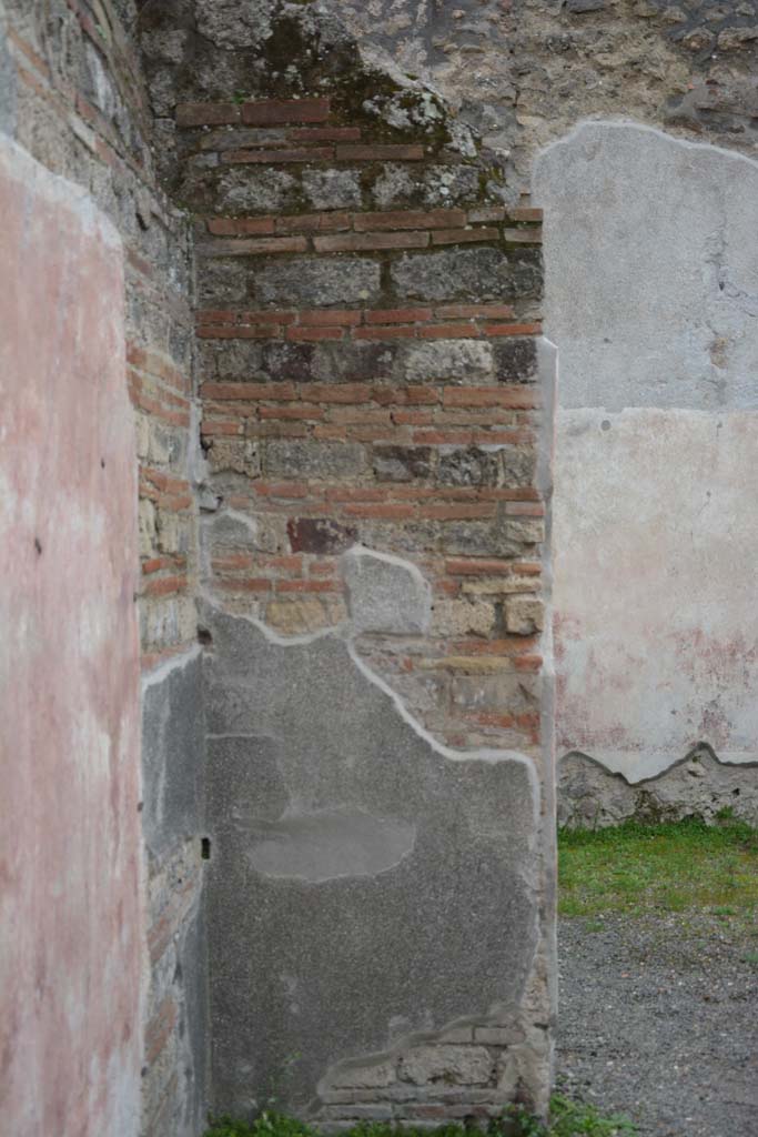 IX.5.9 Pompeii. March 2017. 
Room “i”, looking west towards wall pilaster in centre of south wall.
Foto Christian Beck, ERC Grant 681269 DÉCOR.
