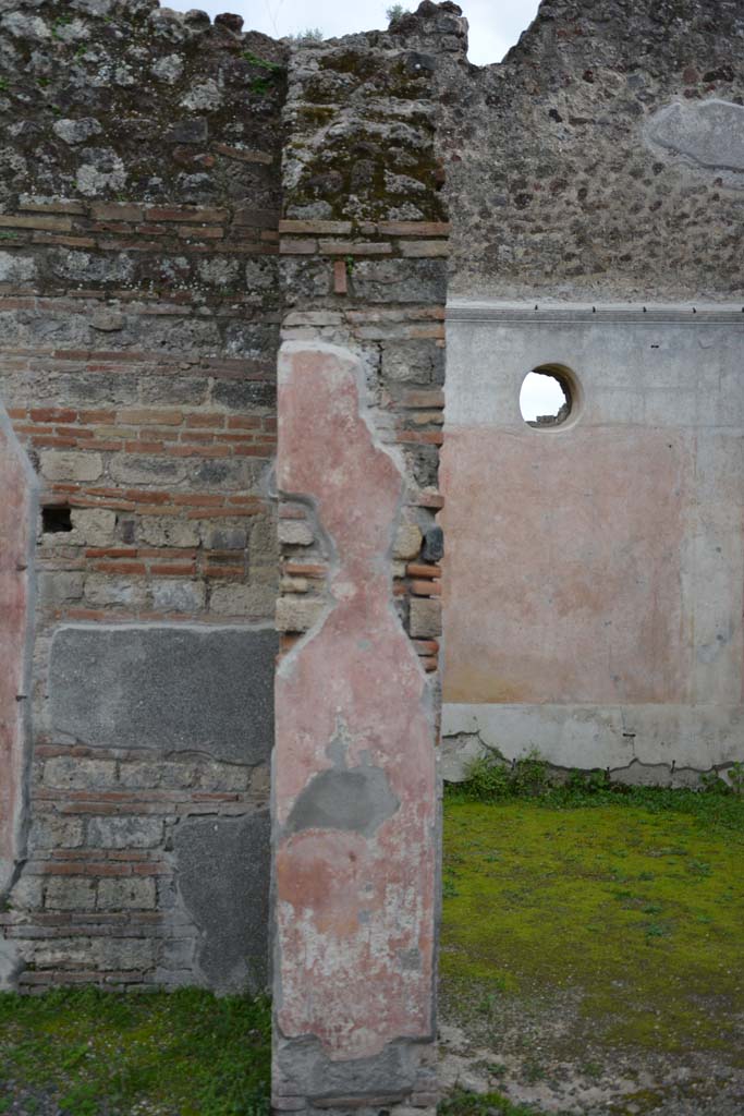 IX.5.9 Pompeii. March 2017. 
Room “i”, looking south to pilaster on east side of doorway to room “p”.
Foto Christian Beck, ERC Grant 681269 DÉCOR.