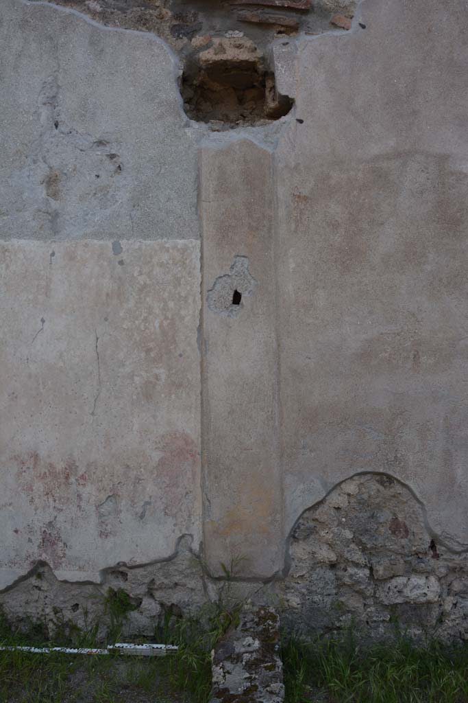 IX.5.9 Pompeii. May 2017. 
Room “i”, looking west to separating pilaster between south portico and west wall of peristyle.
Foto Christian Beck, ERC Grant 681269 DÉCOR.